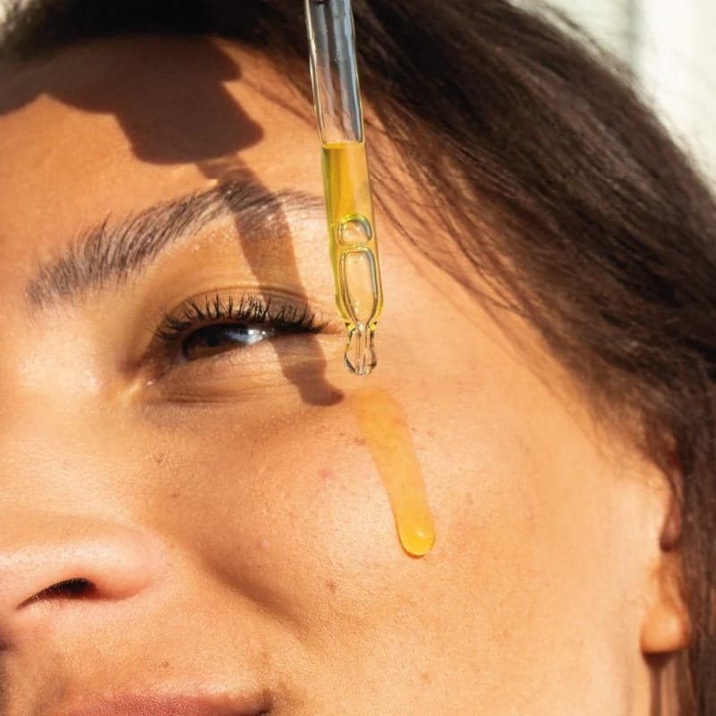 Gouttes auto-bronzantes BIO (hâle léger ou intense) | Clémence & Vivien – Image 4